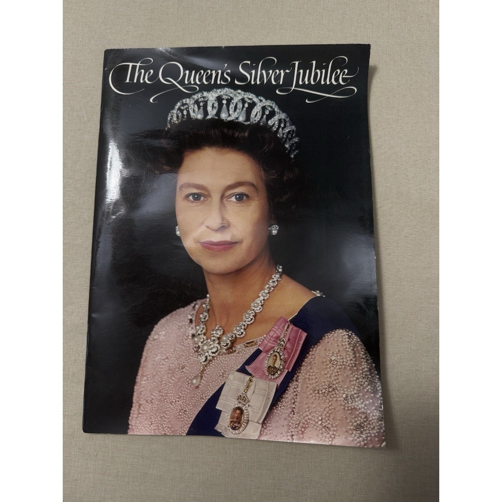 The Queen's Silver Jubilee 1977 Book Queen‎ Elizabeth II Royal Souvenir